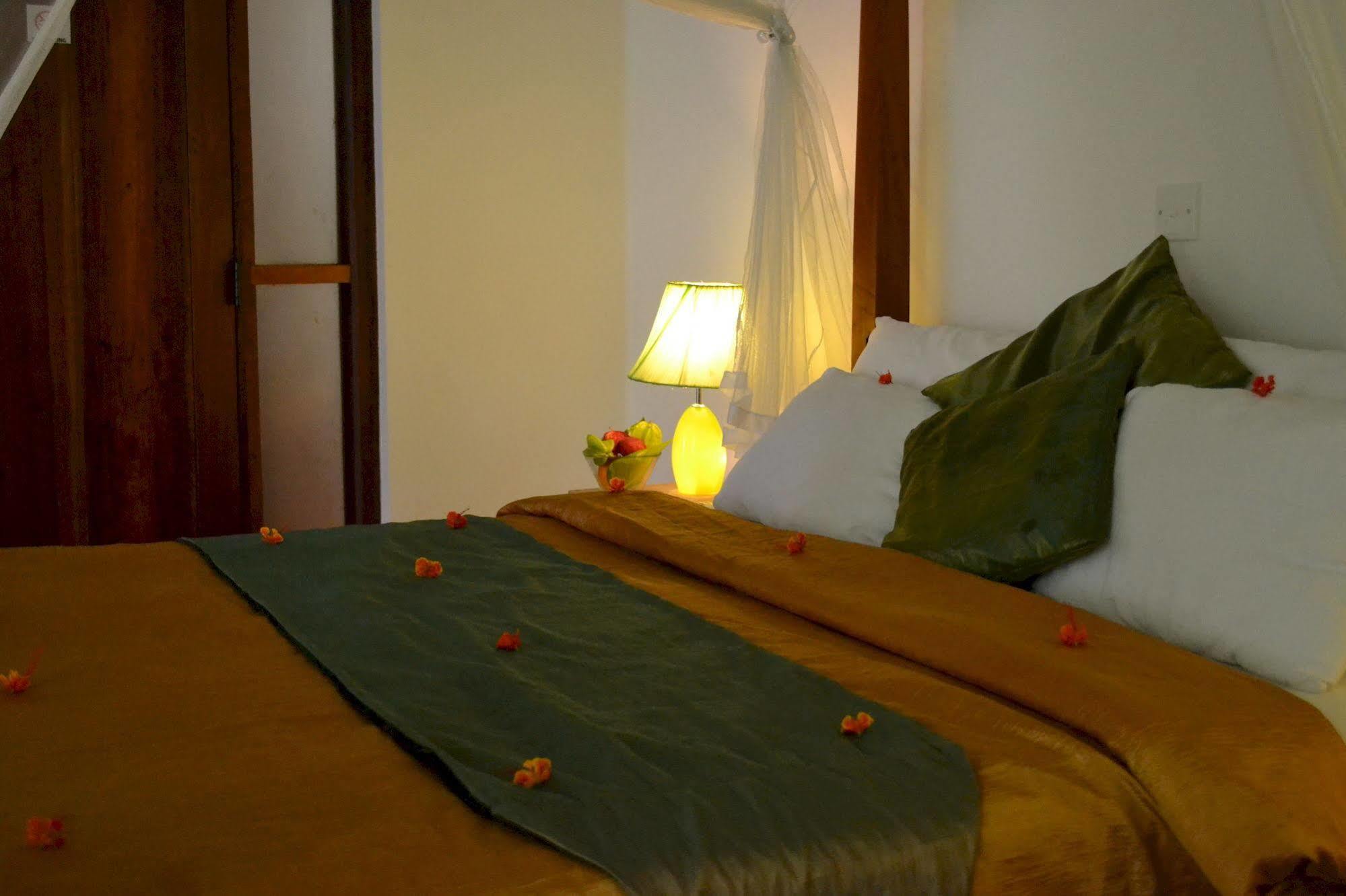 สวีท ซินนามอน Hotel แคนดี้ ภายนอก รูปภาพ
