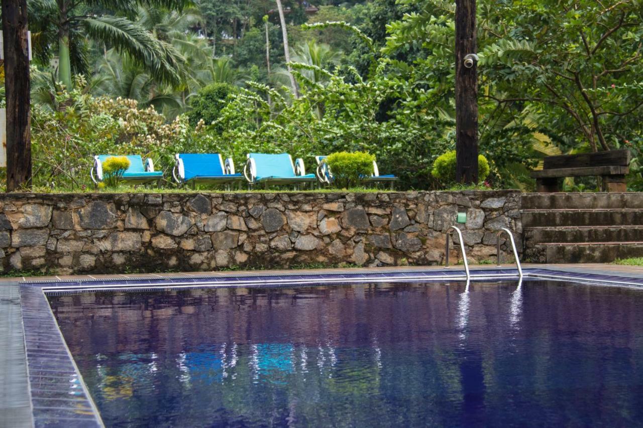 สวีท ซินนามอน Hotel แคนดี้ ภายนอก รูปภาพ